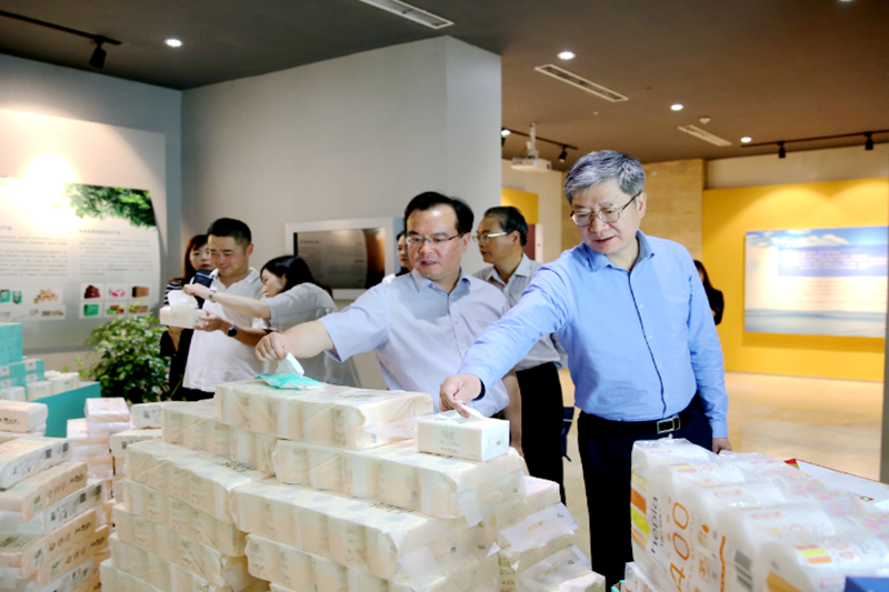 2019年 5月22日，時任浙江省社會組織綜合黨委專職副書記、省民政廳社會組織管理局局長蔡國華蒞臨景興紙業調研企業發展情況和黨建工作