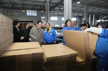 共富工坊助殘 自強(qiáng)模范勵志 | 浙江省殘疾人聯(lián)合會黨組成員、副理事長陳益?zhèn)ヒ恍姓{(diào)研平湖景包